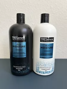 TRESemmé Shampoo + Conditioner mit Vitamin E für trockenes, strapaziertes Haar 900 ml - Bild 1 von 2