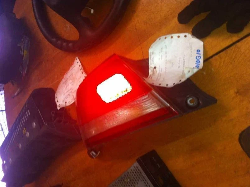 Luz trasera izquierda exterior para conductor compatible con 92-95 MAZDA 929 75664 Foto 1 de 4