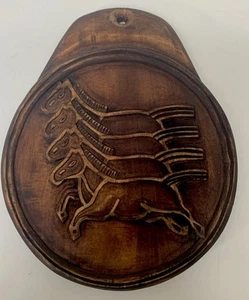 KOREANISCHES KAISERMEDAILLON MAPAE 4 PFERDE Post Wandrelief Holzschnitzerei Antik - Bild 1 von 14