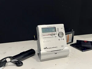 Sony MZ-R909 Mini Disc Player/Recorder Walkman. 248 - Picture 1 of 11