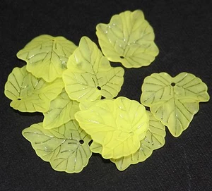 40 pcs of Frosted Acrylic leaf drops, lucite leaf drops 24x22mm - Picture 1 of 16