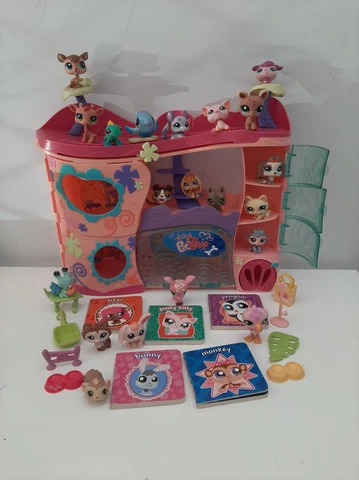 Littlest Pet Shop Cozy Care Adoption Playset + 20 Pets + 5 Mini Books Cover