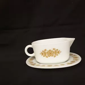 Vintage PYREX CORNING WARE BUTTERFLY GOLD GRAVY BOAT AND UNDERPLATE - Picture 1 of 7