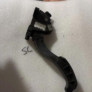 2010 - 2013 Toyota Highlander Accelerator Pedal Assembly OEM 78110-08010 - Picture 1 of 3