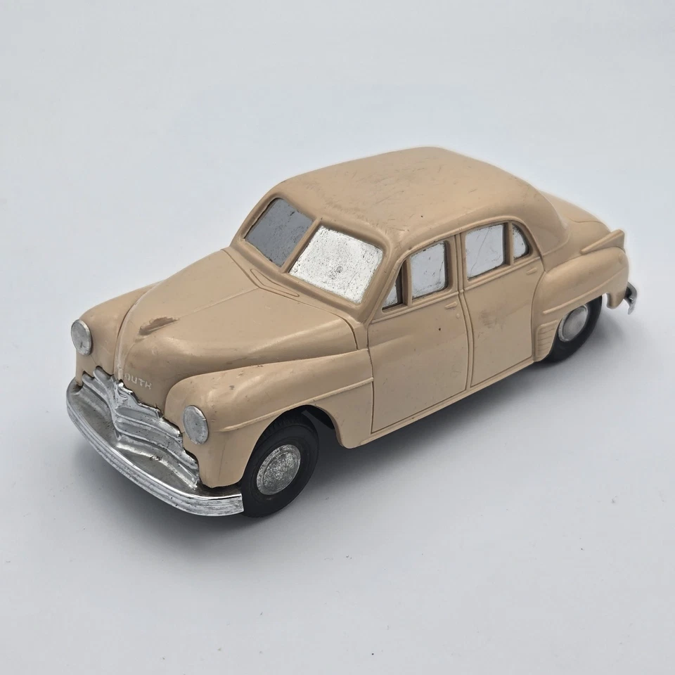 1949 Dealer Promotion TAN PLYMOUTH 1/25 SCALE PLASTIC WIND-UP TESTED, SEE VIDEO - Image 1 of 4