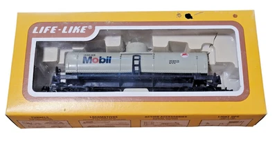 Life-Like 8598 Mobil Single Dome Tank Car MOBX 1372 - HO Scale Mint in Box! - Image 1 of 4