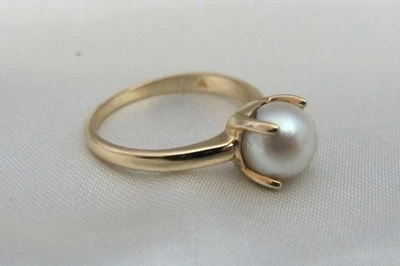 14 K Yellow Gold Pearl Ring Size 5 ~ 2.5 Grams! Metal is worth more than start $ - Image 1 of 4