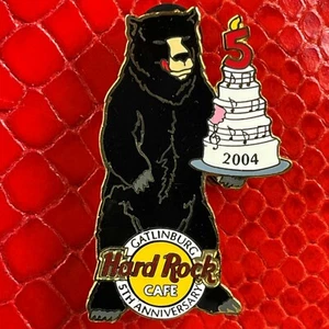 GATLINBURG US🎸Hard Rock CAFE®HRC PIN✅2004 5th Anniversary Black Bear Cake LE🎗 - Picture 1 of 3