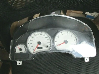 04 05 Cuadro de instrumentos velocímetro Saturn Vue 211 k millas 2004 2005 22723716 Foto 1 de 4