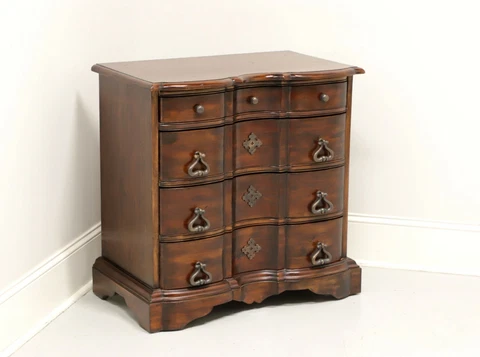 FURNITURE CLASSICS Mahogany Chippendale Serpentine Bachelor Chest Cover