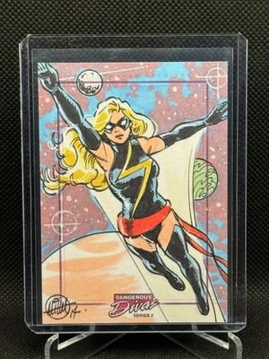 Tarjeta de boceto 2013 Women of Marvel Series 2 SketchaFEX Mitch Ballard Carol Danvers Foto 1 de 2