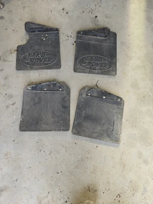 FLAPAS DE BARRO TRASERAS PARA LAND ROVER DEFENDER 90 TD5 PUMA par trasero delanteras usadas juego 4 Foto 1 de 4