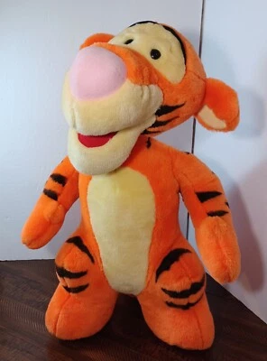 Peluche Jumbo 22" de pie Winnie Pooh Disney Mattel Tigger  Foto 1 de 3