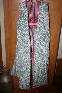 LuLaRoe Joy Sleeveless Cardigan in Abstract Print Short Sleeves NWT - Picture 1 of 5