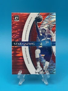 2021-22 Panini Donruss Optic Star Gazing Giannis Antetokounmpo #3 Pulsar Rojo - Imagen 1 de 2