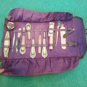 Antico set manicure art deco in vera pelle arrotolabile custodia viola - Foto 1 di 11