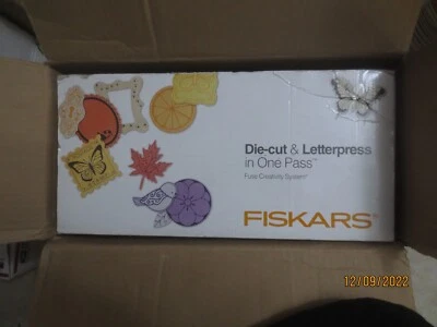New Fiskars Fuse Creativity System Die Cut Diecut & Letterpress Machine & 6 sets - Image 1 of 4