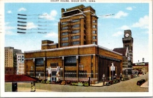 Woodbury County Court House Sioux City IA c1940s Autos linen postcard P24 - Picture 1 of 2