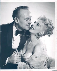 1954 Eva Gabor Actress Sailor Delight Celebrity Comedian Beauty Pressphoto 8X10 - Picture 1 of 2