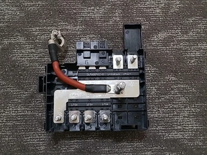 Bloque de fusibles compartimento motor distribución batería GM 84460792. Envío gratuito. - Imagen 1 de 5