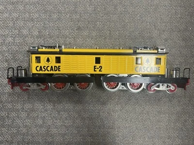 + Locomotora eléctrica McCoy calibre estándar hojalata amarilla y negra E-2 en cascada Foto 1 de 4