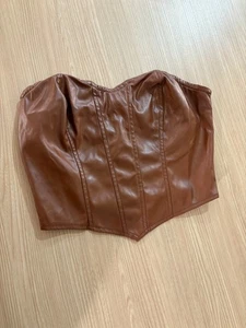 Top bustier ecopelle shein piccolo marrone full zip dietro scollo a cuore - Foto 1 di 3