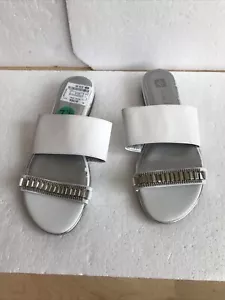 Women's Anne Klein Sport Sandals White w/ Silver Accent Toe Strap Size 7.5M - Picture 1 of 10