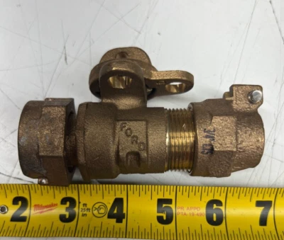 3/4" x 5/8" x 3/4" Ford Meter Box Ball Valve CTS PJ x Meter Swivel B43-232W-NL — 第 1/2 张图片