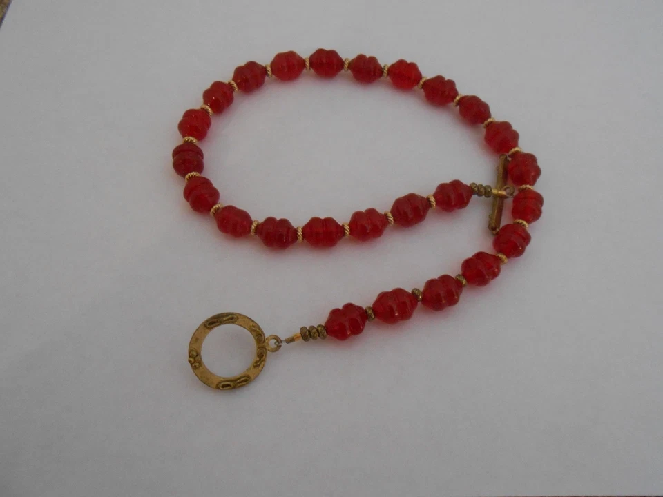 CUENTAS DE VIDRIO TRENZADO RUBÍ VINTAGE HECHAS A MANO CON ESPACIADORES DE ORO PALANCA 14" Foto 1 de 1