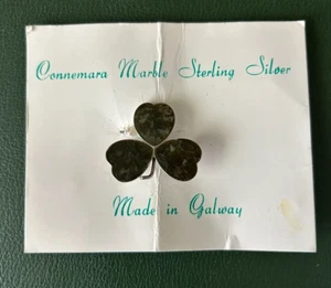 VINTAGE CONNEMARA MARBLE/SILVER 3 LEAF CLOVER SHAMMROCK CELTIC BROOCH - Picture 1 of 5