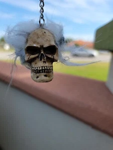 Llaveros Cabeza Hueso Calavera 3D Moto Guardián Gremlin Ángel Motociclista Automático Blanco - Imagen 1 de 8