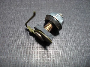 1 pieza Cuarto Capucha Guardabarros Cuerpo Moldura Lateral Clip Sellador Tuerca 1/2" - 5/8" NOS M - Imagen 1 de 8