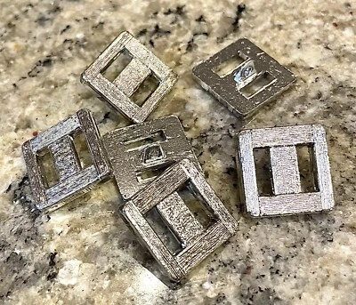 6pcs X 18.5mm Square Silver Cast Metal Cut Out Shank Grain Finish Buttons - Image 1 of 4
