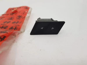 Interruttore pulsante alza vetro posteriore destro Alfa Romeo Alfa 164. 60508235 - Bild 1 von 1