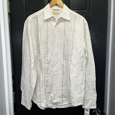 Camisa CUBAVERA Bordada Guayabera Abotonada Talla Pequeña (NUEVA CON ETIQUETAS) | Color: Marfil Foto 1 de 4