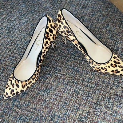 Zapatos de salón Jessica Simpson para mujer 9M natural estampado de leopardo carpena nuevos en caja Foto 1 de 4