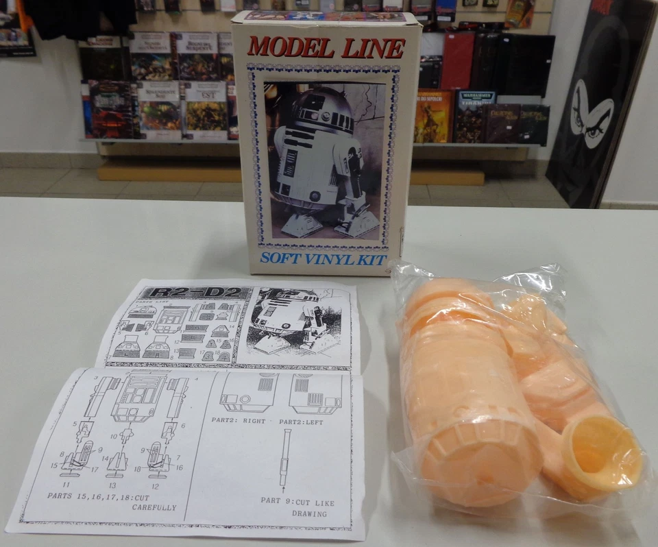 Vintage Figure Model Line Star Wars Guerre Stellari Soft Vinyl Kit R2 D2 - C1 P8 - Immagine 1 di 1