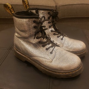 Las mejores ofertas en Botas para mujeres Dr. Martens Plata | eBay
