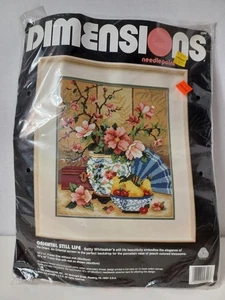 1992 Dimensions Betty Whiteaker "Oriental Still Life" Needlepoint Kit 12x14 2399 - Foto 1 di 4