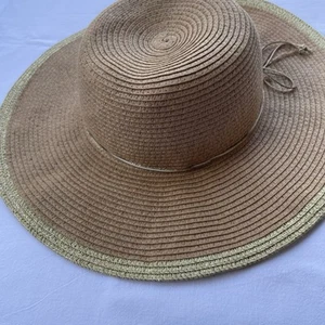 Sombrero para mujer Scala Pronto para sol papel ala ancha arco marrón dorado brillo en el borde - Imagen 1 de 16