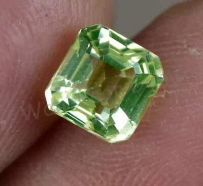 2.00 Ct Natural Green Peridot Emerald Shape VVS Pak Gemstone AGL Certified - Image 1 of 4