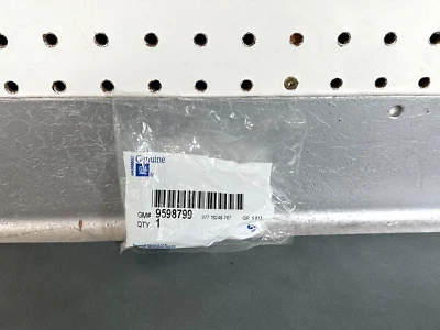 Tuerca de rueda delantera y trasera GM OEM NOS 9598799 1992-2005 Buick Lesabre Foto 1 de 3