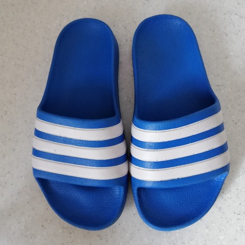 Sandali da spiaggia Adidas Aqua bambini sliders piscina scivoli blu taglia UK 12K