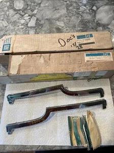 NOS GM 231666/231667 1974 Oldsmobile Delta 88 Custom Cruiser Fender Mouldings OE - Picture 1 of 7