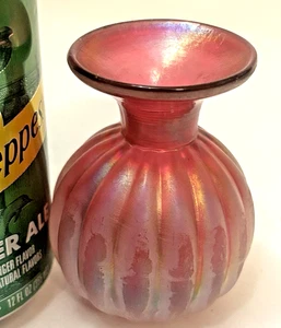 Vtg hand blown Aurene iridescent Ribbed glass vase Rich Pink & Multicolor Hues - Picture 1 of 5