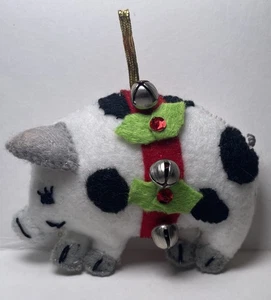 Cerdito de fieltro hecho a mano vintage con campanas colgante adorno de árbol de cerdo de Navidad - Imagen 1 de 4