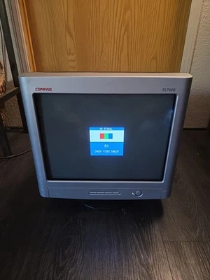 Compaq FS7600e  17" VGA CRT Computer Monitor (1280 x 1024 @60Hz) - Retro Gaming - Image 1 of 4
