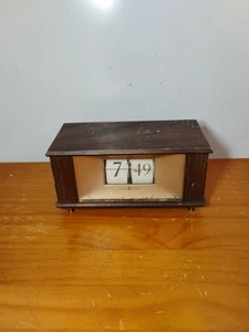 VINTAGE FLIP CLOCK GENERAL ELECTRIC MODEL 8113 MCM WOOD CASE TESTED See Pics Pls - Picture 1 of 14