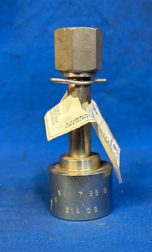 GRAINGER DAYTON SOLENOID VALVE 3A426, 1/4" PIPE SS - Image 1 of 4