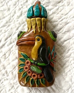 Botella de vidrio decorativa hecha a mano Guatemala arcilla polimérica tucán usado en excelente estado - Imagen 1 de 3